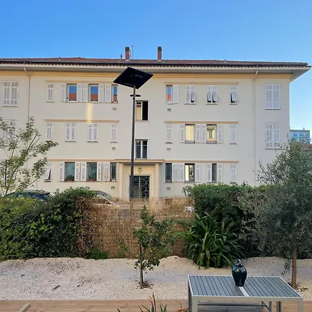Apartamento 2 Pieces Avec Jardin Et Clim A Quelques Pas De La !